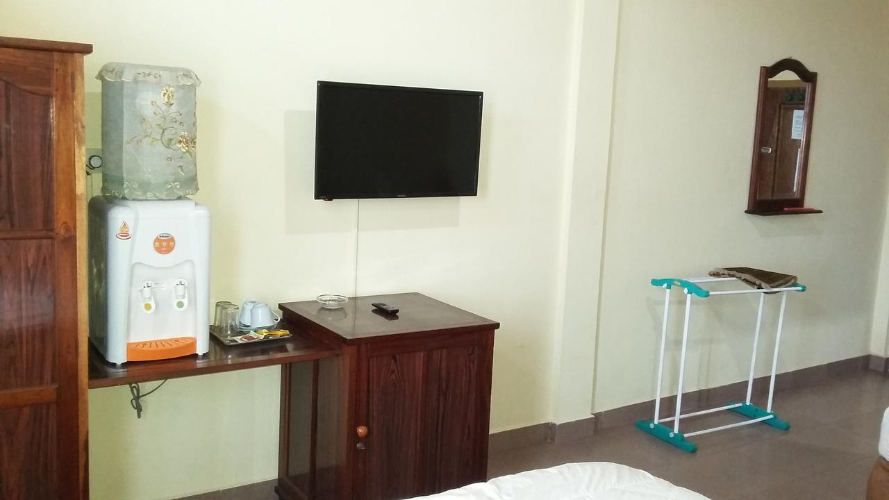 Hotel Ar - Riyadh Kualatungkal Bagian luar foto